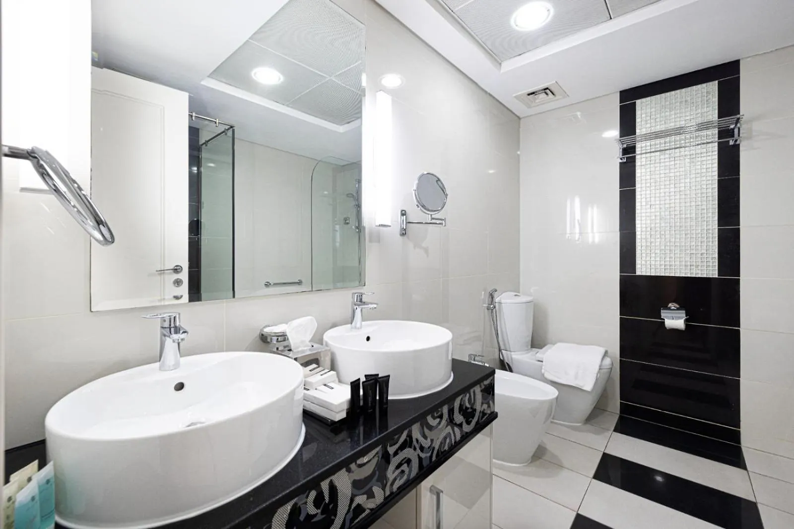 Elegant 3 Bedroom Apartment! 2 Minute Walk To Dubai Mall! Burj Khalifa And Fountain View! 0*,  United Arab Emirates