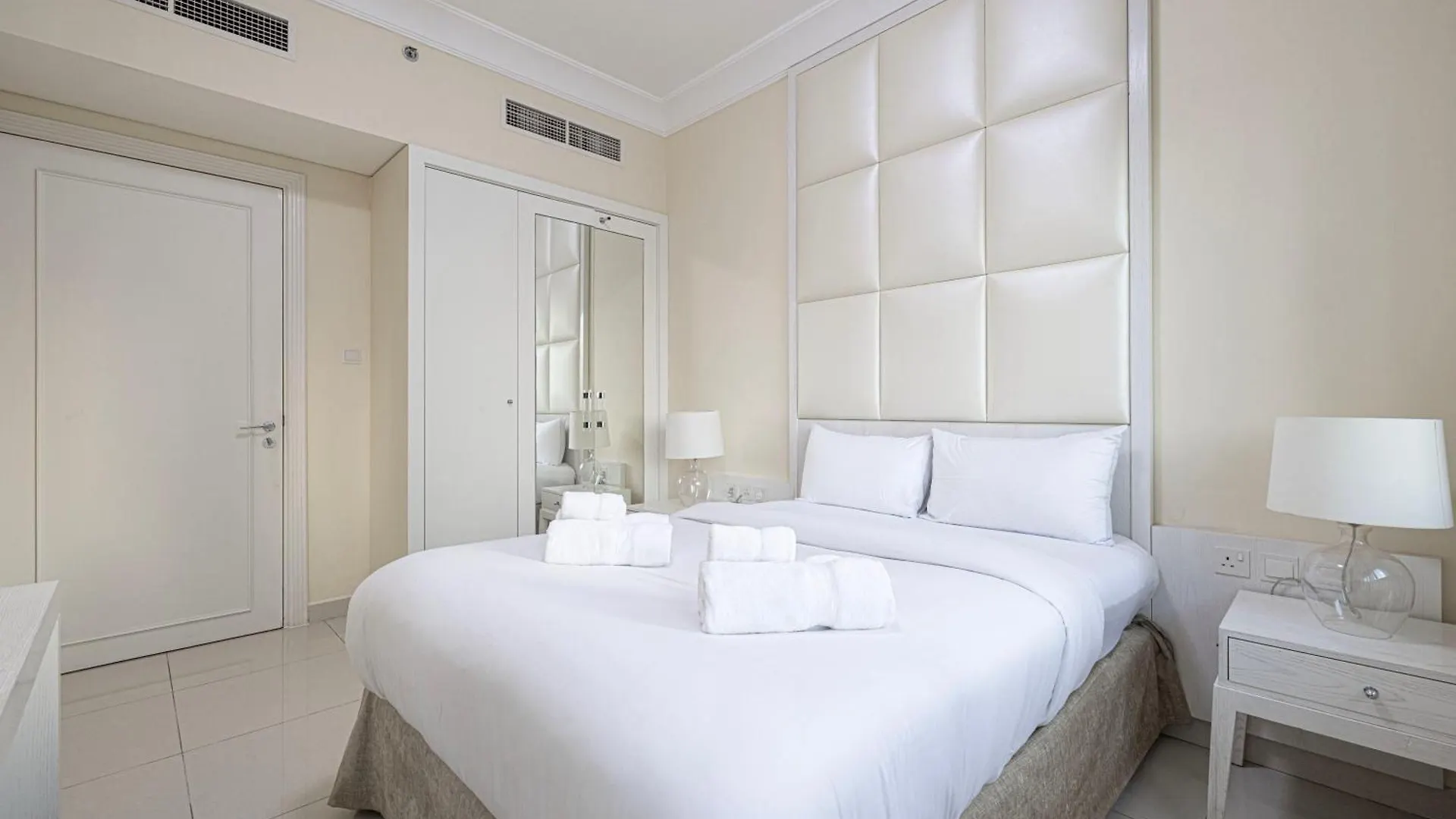 Elegant 3 Bedroom Apartment! 2 Minute Walk To Dubai Mall! Burj Khalifa And Fountain View!