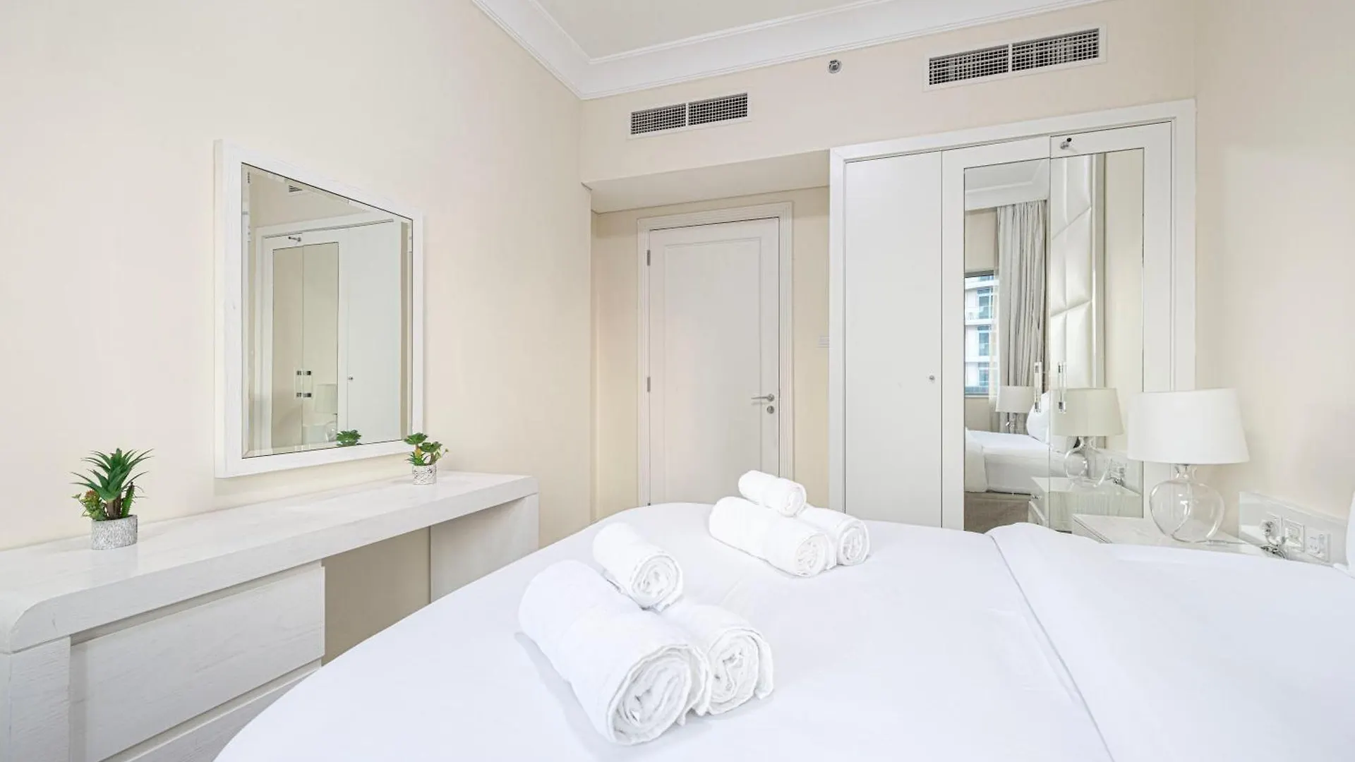 Apartment Elegant 3 Bedroom Apartment! 2 Minute Walk To Dubai Mall! Burj Khalifa And Fountain View! United Arab Emirates
