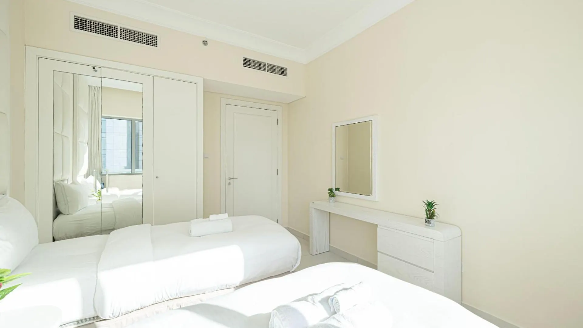 Elegant 3 Bedroom Apartment! 2 Minute Walk To Dubai Mall! Burj Khalifa And Fountain View! 0*,  United Arab Emirates
