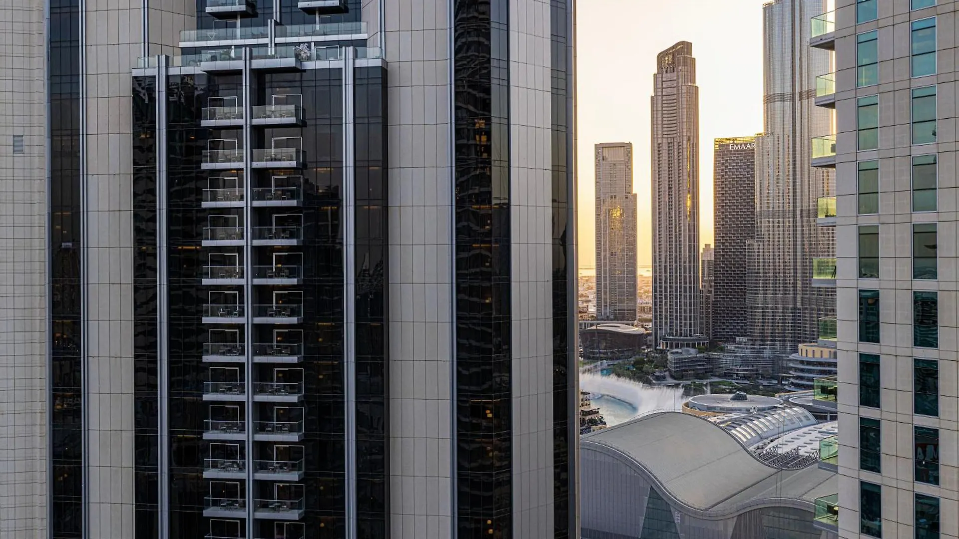 Elegant 3 Bedroom Apartment! 2 Minute Walk To Dubai Mall! Burj Khalifa And Fountain View!